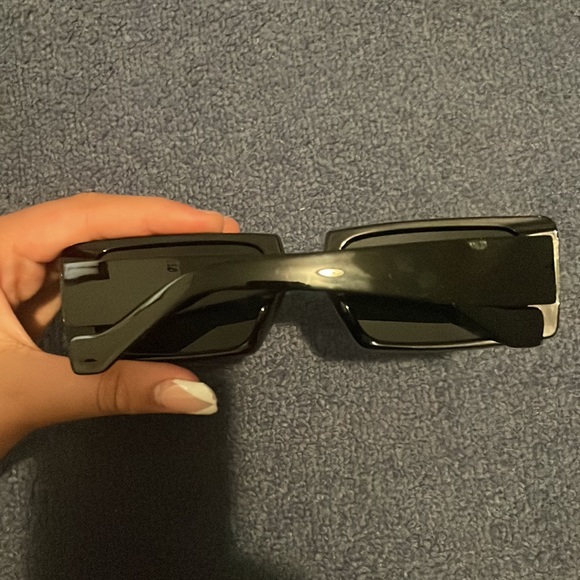 black rectangular shaped sunglasses - Picture 2 of 4